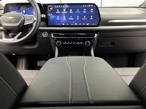 Used 2024 Chevrolet Traverse LT FWD image 52