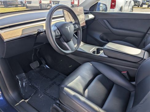 Used 2022 Tesla Model Y Long Range image 24