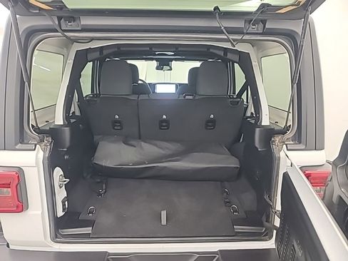 Used 2025 Jeep Wrangler Unlimited Rubicon AWD/4WD image 19