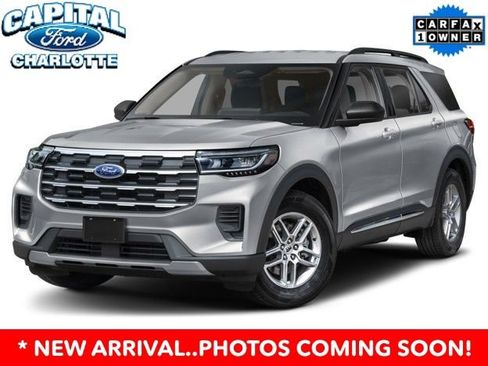 Used 2025 Ford Explorer Active RWD image 2