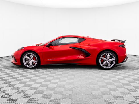 Used 2022 Chevrolet Corvette Stingray Preferred Cpe w/ Z51 Performance Package RWD image 2