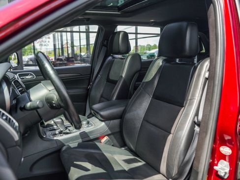 Used 2020 Jeep Grand Cherokee Altitude AWD/4WD image 12