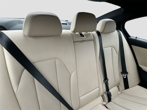 Used 2023 BMW 330i Sedan w/ Premium Package image 29