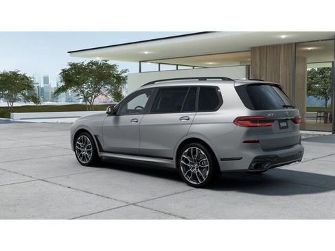 New 2026 BMW X7 xDrive40i image 2
