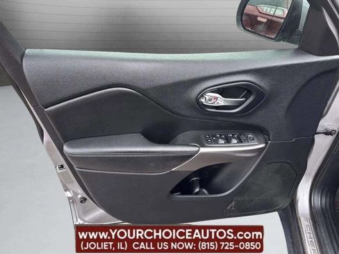 Used 2019 Jeep Cherokee Latitude w/ Popular Appearance Group image 33