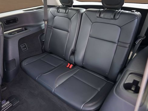 Used 2025 Lincoln Aviator 2WD image 24