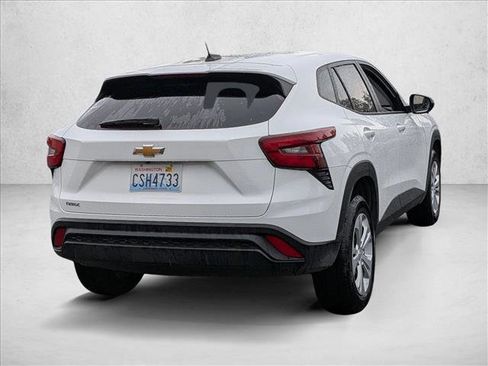 Used 2025 Chevrolet Trax LS image 5