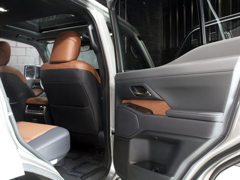 Used 2025 Lexus GX 550 w/ Accessory Package (2T) AWD/4WD image 47
