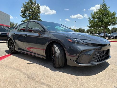 Used 2026 Toyota Camry SE FWD image 4