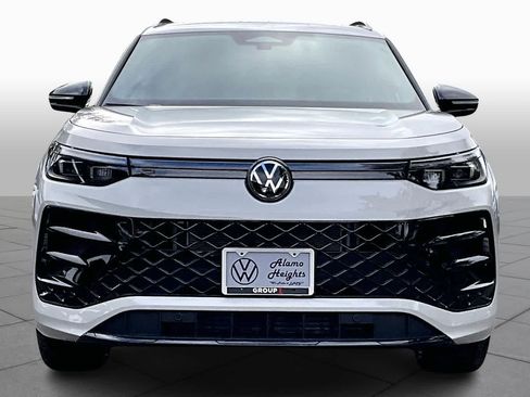 New 2026 Volkswagen Tiguan SE R-Line FWD image 3