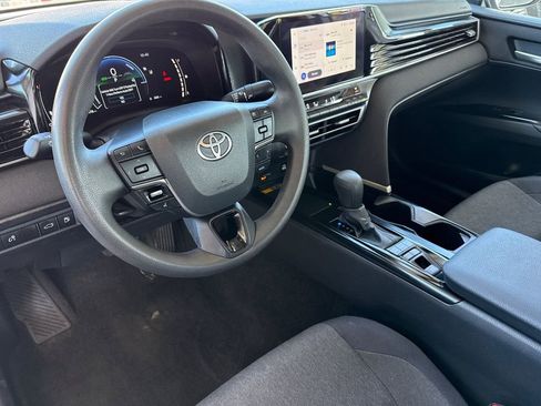 Used 2025 Toyota Camry LE FWD image 5