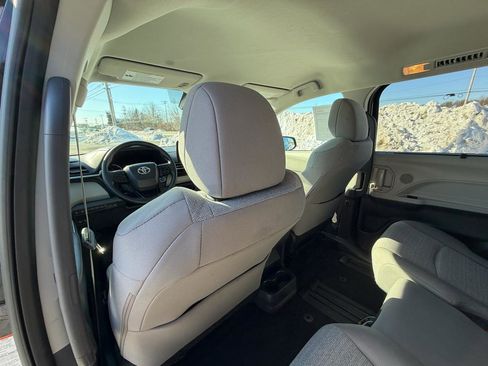 Used 2024 Toyota Sienna LE image 25