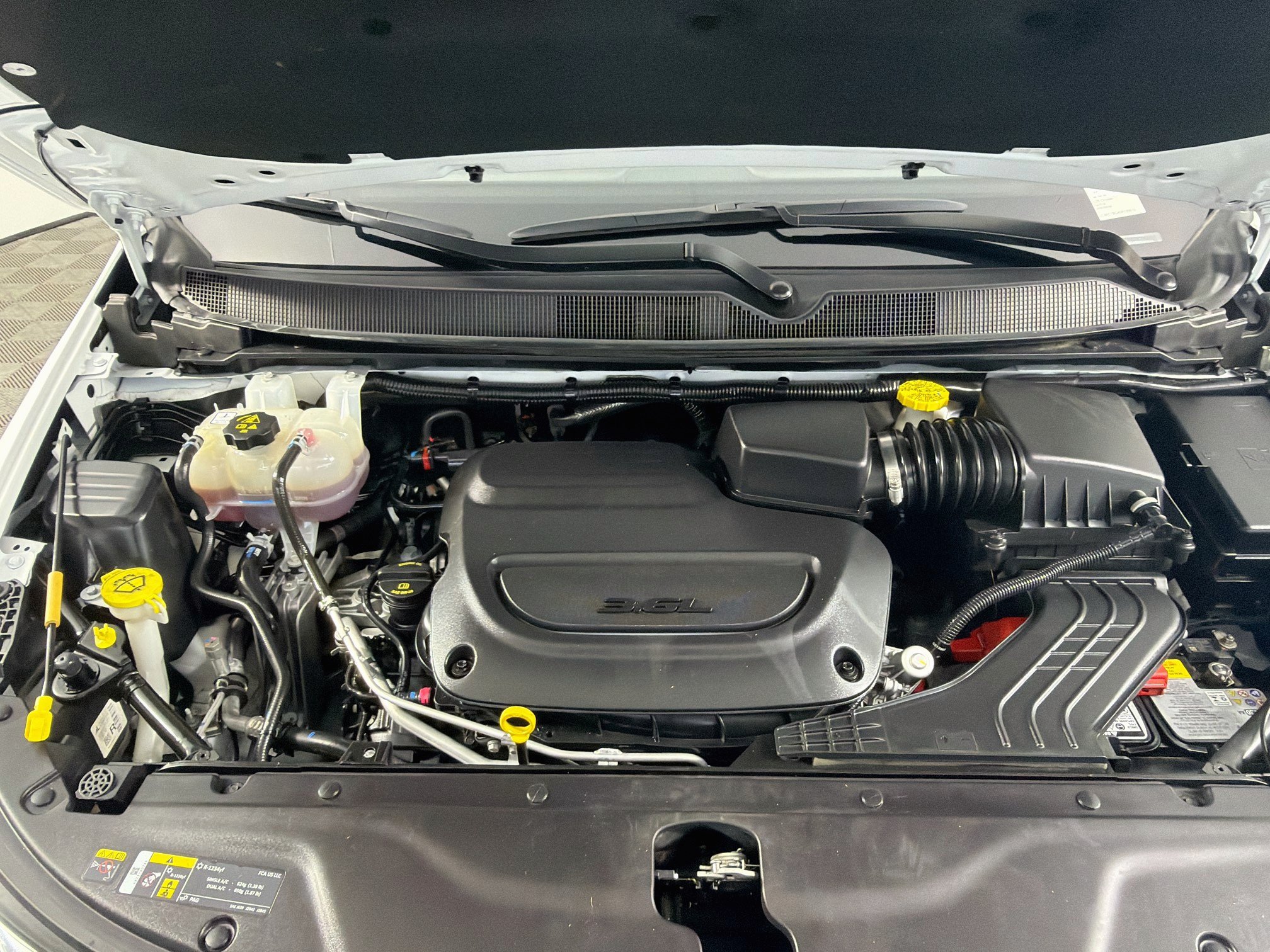 Used 2025 Chrysler Pacifica Select FWD image 35