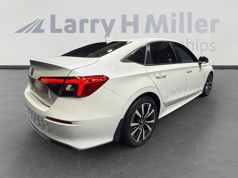 Used 2023 Honda Civic EX image 5