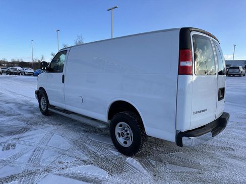 Used 2023 GMC Savana 2500 image 2
