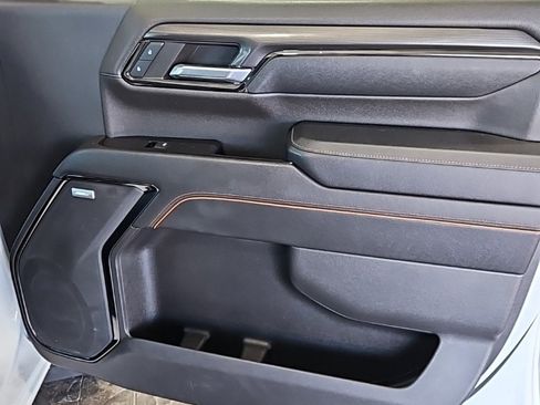 Used 2024 GMC Sierra 2500 AT4 image 13