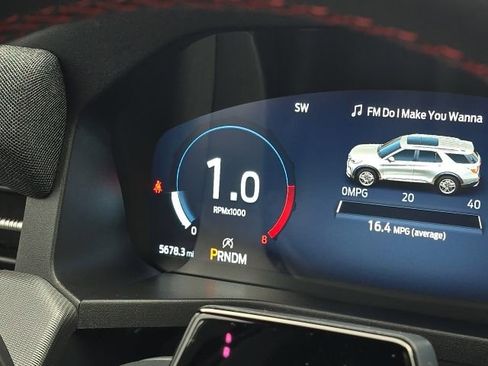 Used 2025 Ford Explorer ST image 29