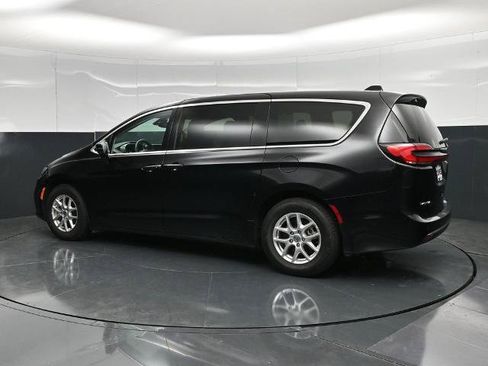 Used 2024 Chrysler Pacifica Touring-L FWD image 7