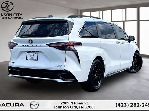 Used 2023 Toyota Sienna XSE FWD image 2