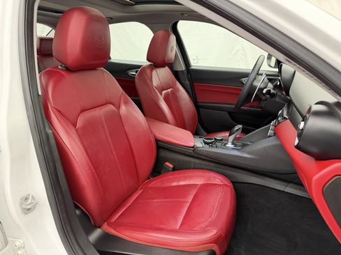 Used 2018 Alfa Romeo Giulia AWD image 4