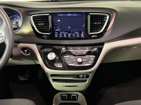 Used 2019 Chrysler Pacifica Touring Plus image 35