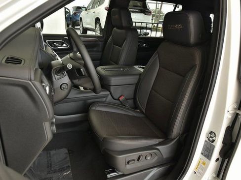 Used 2024 Chevrolet Suburban High Country AWD/4WD image 16