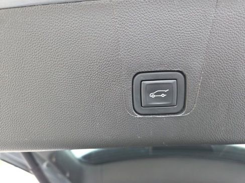 Used 2023 Chevrolet Traverse LT image 14