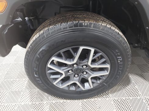 Used 2024 Jeep Wrangler Unlimited Sahara AWD/4WD image 6