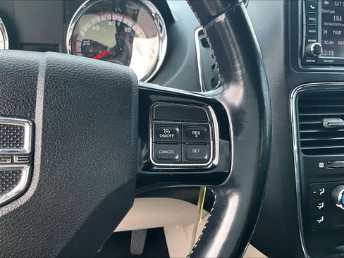 Used 2020 Dodge Grand Caravan SXT image 24