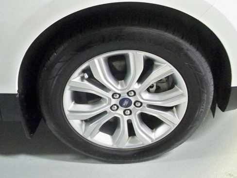 Used 2020 Ford Edge Titanium image 9