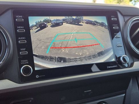 Used 2020 Toyota Tacoma TRD Sport AWD/4WD image 11