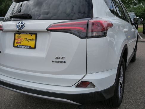 Certified 2018 Toyota RAV4 XLE AWD/4WD image 17