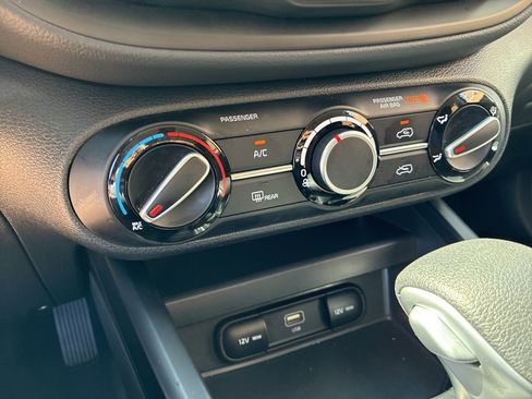 Certified 2025 Kia Soul LX FWD image 31