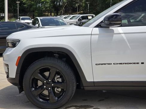 Used 2023 Jeep Grand Cherokee L Laredo RWD image 6