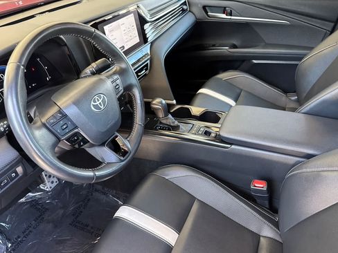 Used 2025 Toyota Camry SE FWD image 11