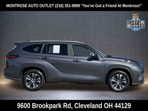 Used 2023 Toyota Highlander XLE image 3