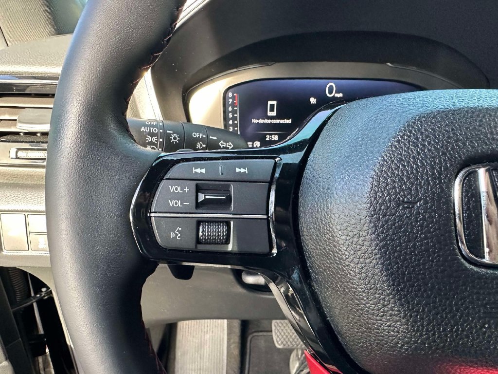 Used 2025 Honda Pilot Black Edition image 30