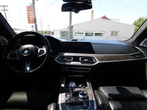 Used 2019 BMW X7 xDrive50i w/ M Sport Package AWD/4WD image 13