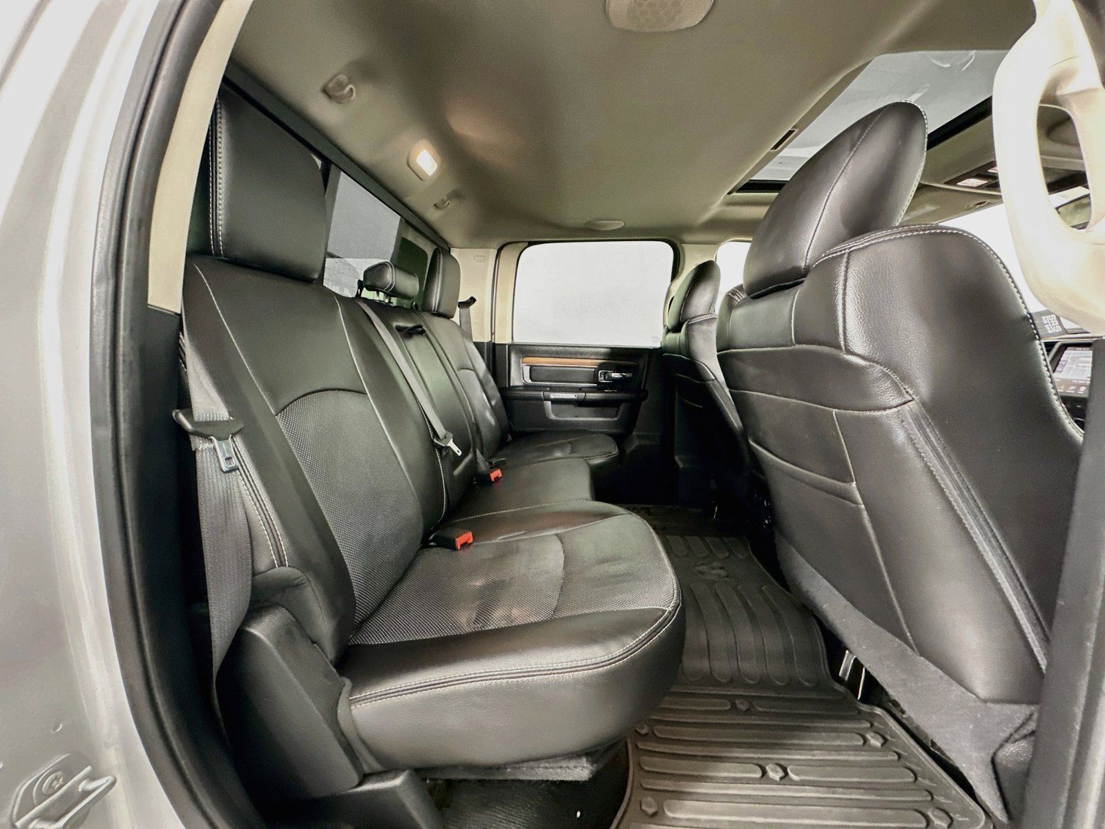 Used 2015 RAM 1500 Laramie w/ Convenience Group AWD/4WD image 30
