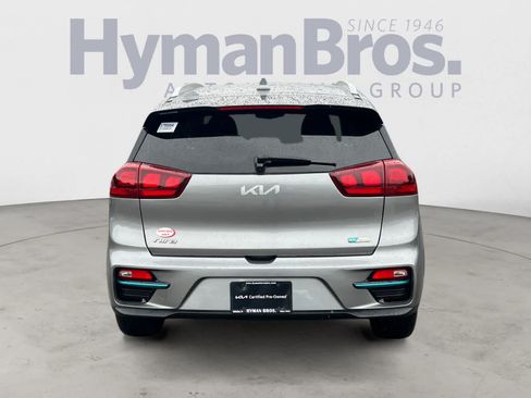 Certified 2022 Kia Niro EX FWD image 4