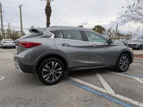 Used 2018 INFINITI QX30 Premium w/ Cargo Package image 6
