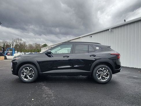 New 2026 Chevrolet Trax LT w/ Driver Confidence Package image 2