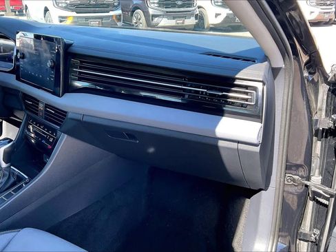 Used 2025 Volkswagen Jetta SE image 19