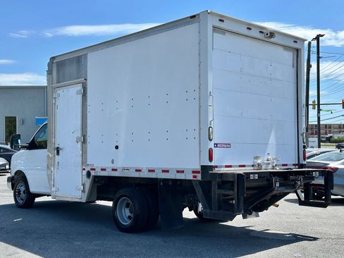 Used 2016 Chevrolet Express 3500 w/ Chrome Appearance Package RWD image 25