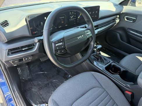Used 2025 Kia K4 EX image 9