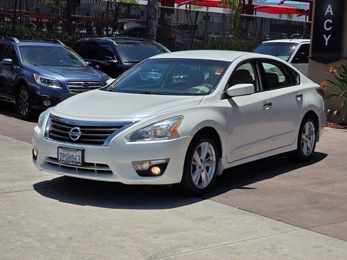 Used 2015 Nissan Altima 2.5 SV FWD image 5