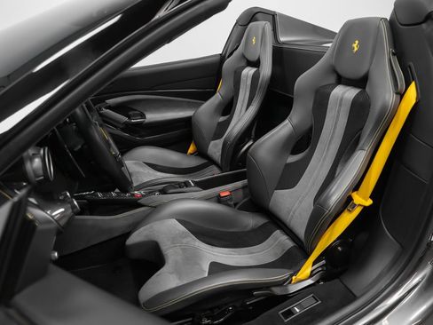 Certified 2022 Ferrari F8 Tributo RWD image 18