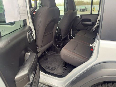 Used 2023 Jeep Wrangler Unlimited Rubicon image 16