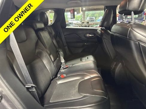 Used 2019 Jeep Cherokee Latitude Plus AWD/4WD image 38