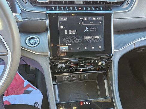 Used 2023 Jeep Grand Cherokee Altitude image 17